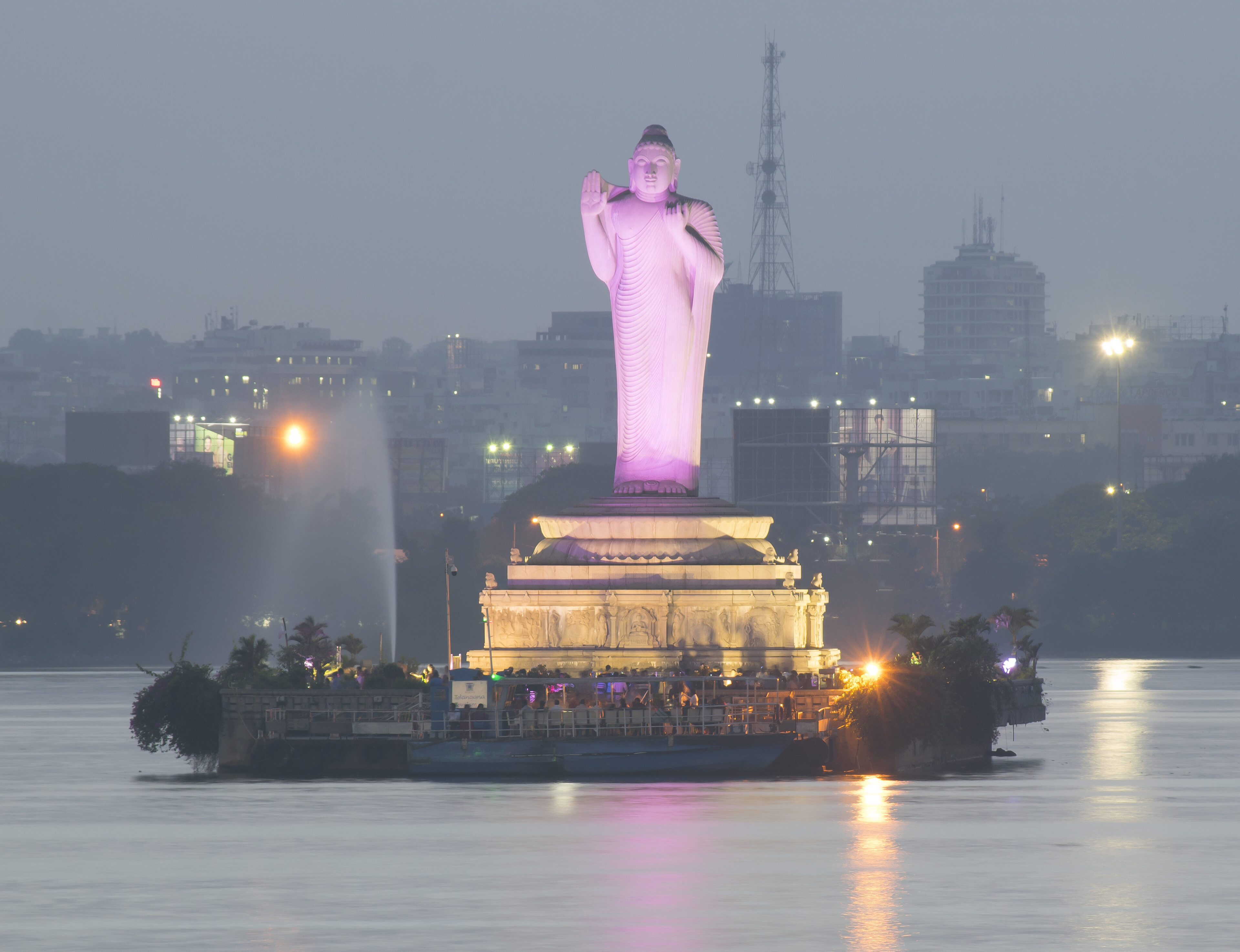 HYDERABAD 1 THE WORLD´s TALLEST MONOLITHIC STATUE OF GAUTAMA BUDDHA