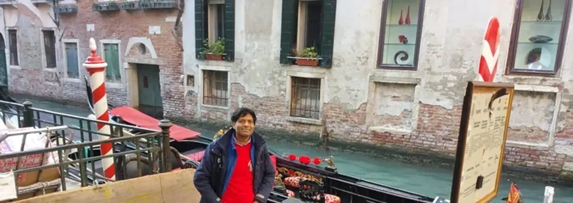 GONDOLA : THE QUINTESSENCE OF VENICE !