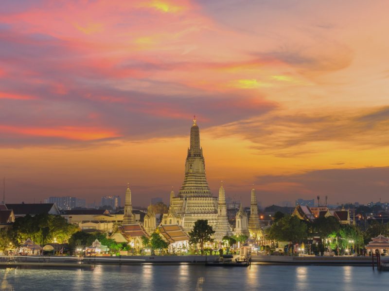 THAILAND : BANGKOK WAT ARUN & WAT SUTHAT